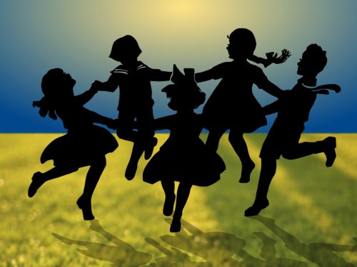 Picnic family sticker, Spring illustration psd. Free public domain CC0 image.

More:

 View public domain image source here